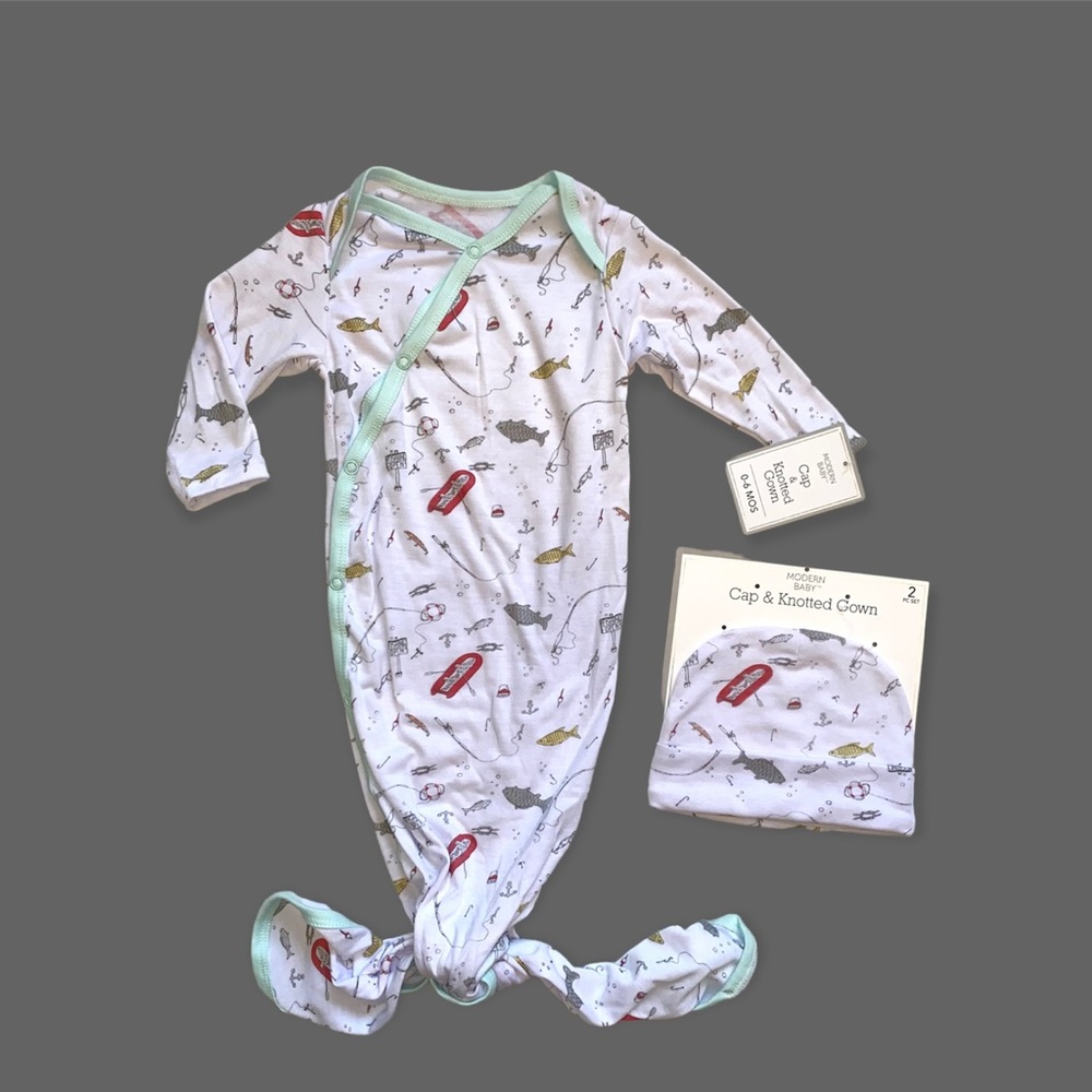 🎣NWT Baby Gown Set🎣